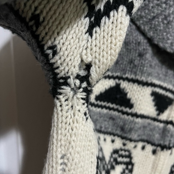 Aritzia TNA Sea to Sky Cowichan Knit Lambswool Sweater. - Picture 6 of 6